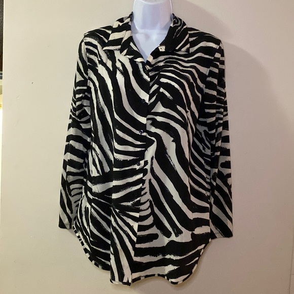 H&M Tops - HM zebra print buttons down shirt on a size small.